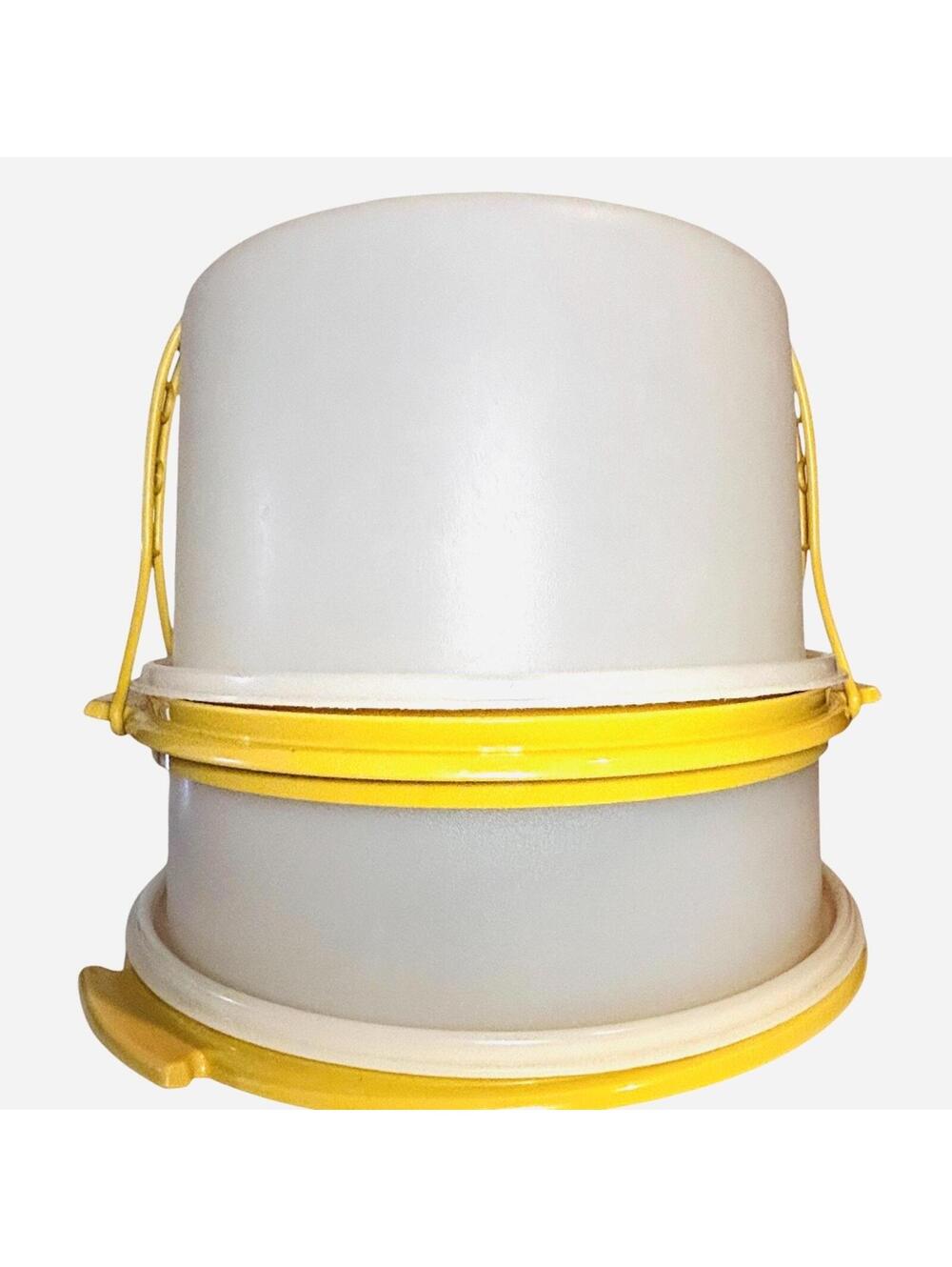 Tupperware cake and pie containers